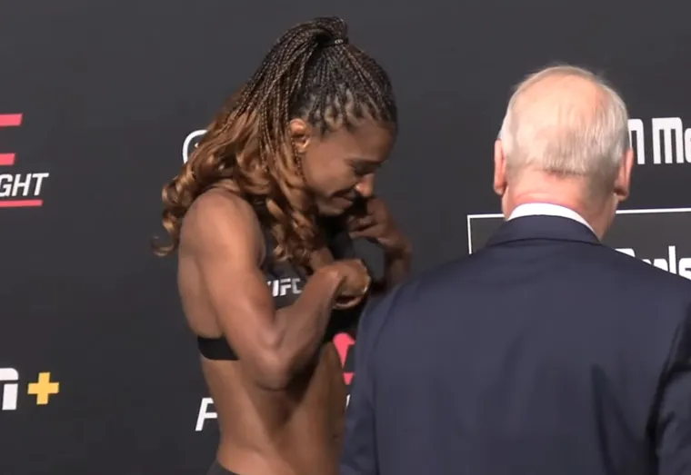 Borkinja na vaganju otkrila intimne predmete koje je zaboravila skinuti: Službeniku ispali na pozornicu