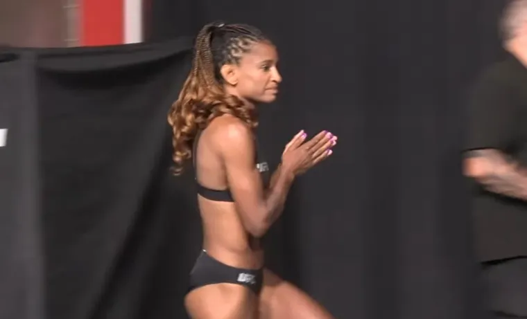 Borkinja na vaganju otkrila intimne predmete koje je zaboravila skinuti: Službeniku ispali na pozornicu