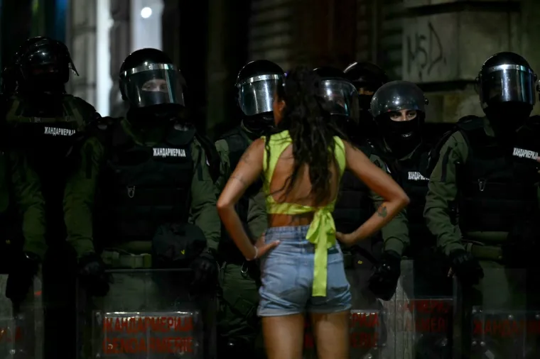 Suzavci, kordoni žandarmerije i brutalnost na najjače: Ovako izgleda stvarnost kod na&scaron;ih susjeda