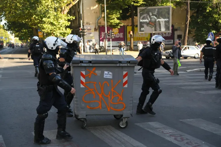 Suzavci, kordoni žandarmerije i brutalnost na najjače: Ovako izgleda stvarnost kod naših susjeda