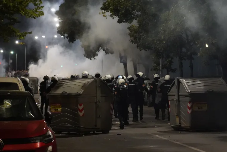 Suzavci, kordoni žandarmerije i brutalnost na najjače: Ovako izgleda stvarnost kod naših susjeda