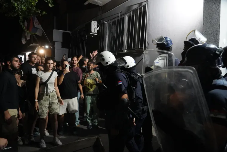 Suzavci, kordoni žandarmerije i brutalnost na najjače: Ovako izgleda stvarnost kod na&scaron;ih susjeda