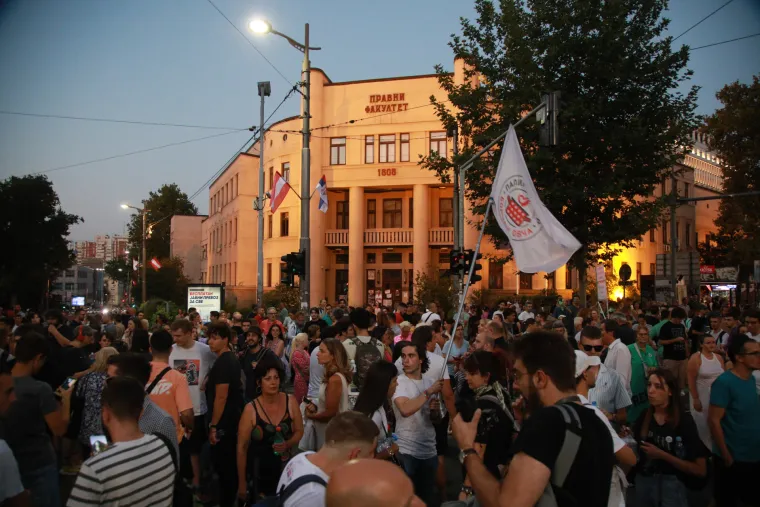 Suzavci, kordoni žandarmerije i brutalnost na najjače: Ovako izgleda stvarnost kod na&scaron;ih susjeda