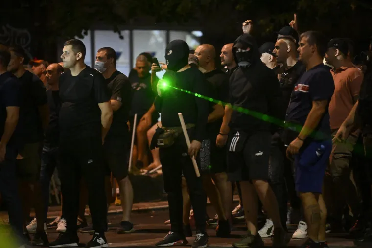 Pogledajte krš i lom u Srbiji: Tisuće građana sukobilo se s policijom u najvećim prosvjedima dosad