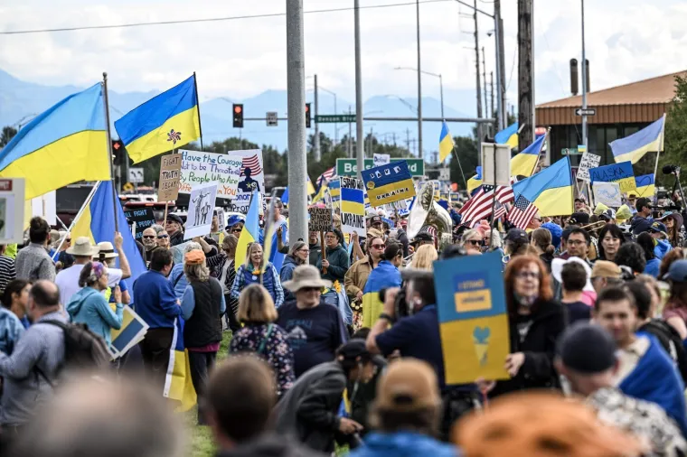 Pogledajte konvoj blindiranih vozila koji prevozi Putina: Avion čeka polijetanje