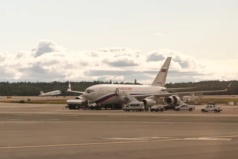 Pogledajte konvoj blindiranih vozila koji prevozi Putina: Avion čeka polijetanje