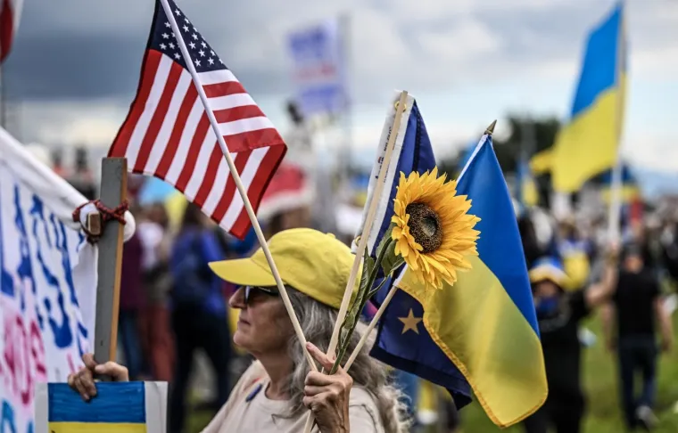 Pogledajte konvoj blindiranih vozila koji prevozi Putina: Avion čeka polijetanje