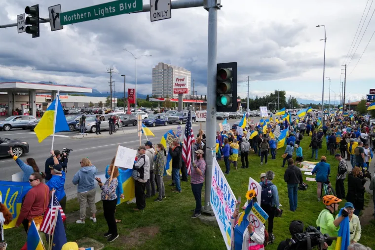 Pogledajte konvoj blindiranih vozila koji prevozi Putina: Avion čeka polijetanje
