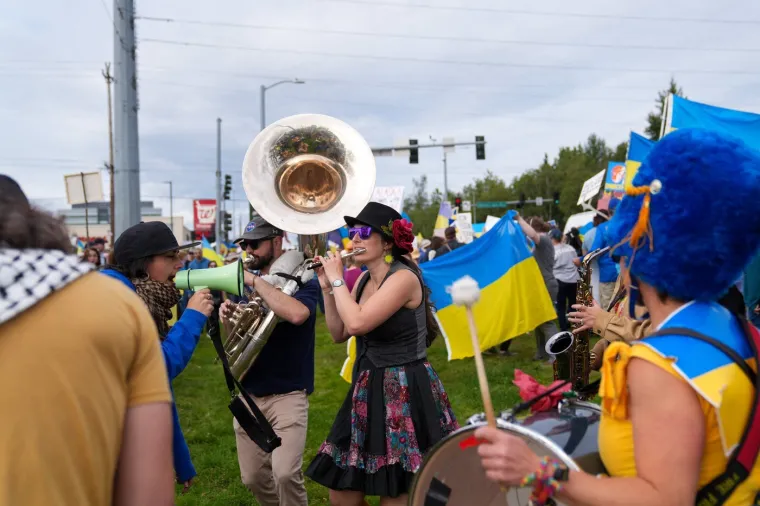 Pogledajte konvoj blindiranih vozila koji prevozi Putina: Avion čeka polijetanje