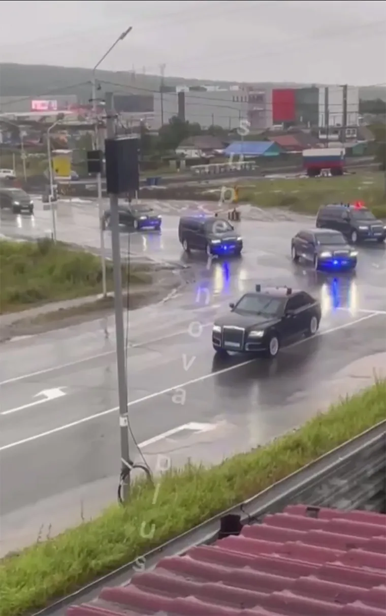 Pogledajte konvoj blindiranih vozila koji prevozi Putina: Avion čeka polijetanje