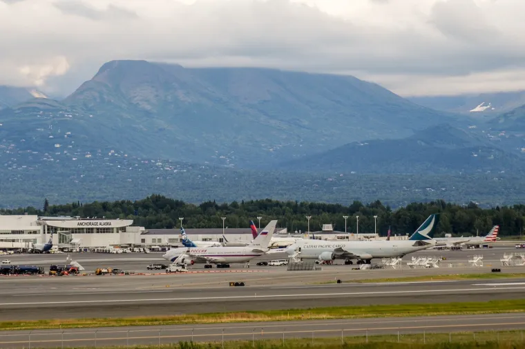 Pogledajte konvoj blindiranih vozila koji prevozi Putina: Avion čeka polijetanje