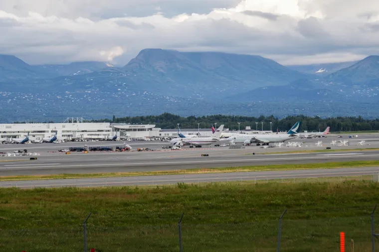 Pogledajte konvoj blindiranih vozila koji prevozi Putina: Avion čeka polijetanje