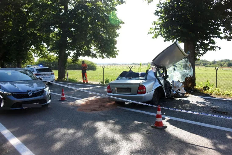 Auto smrskan do neprepoznatljivosti, dijelovi razasuti po cesti: Uznemirujući prizori kod Pule