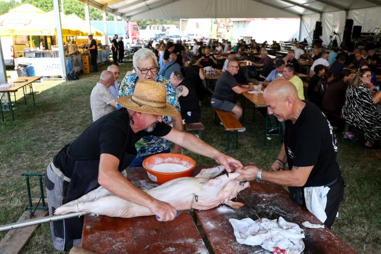 Molilo se, ali se i gostilo: Hoće&scaron; janjetine, odojka, kotlovine? Svega ima, a cijene paprene