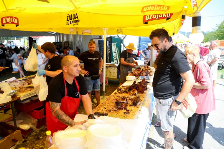Molilo se, ali se i gostilo: Hoće&scaron; janjetine, odojka, kotlovine? Svega ima, a cijene paprene