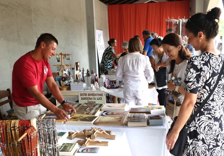 Molilo se, ali se i gostilo: Hoće&scaron; janjetine, odojka, kotlovine? Svega ima, a cijene paprene