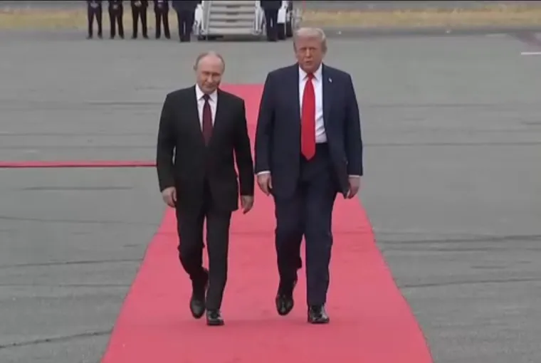 Široki osmijesi, prijateljski stav: Pogledajte veseli susret Putina i Trumpa