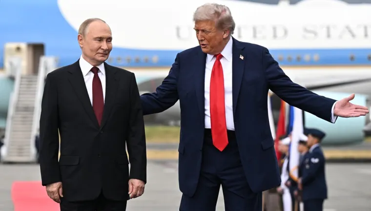 Široki osmijesi, prijateljski stav: Pogledajte veseli susret Putina i Trumpa