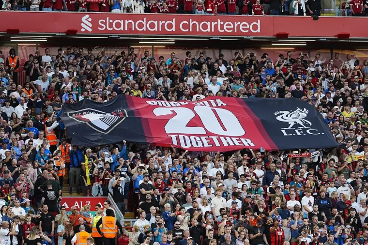 Emotivna noć: Ovako je Anfield odao počast tragično preminulim Diogu Joti i Andre Silvi