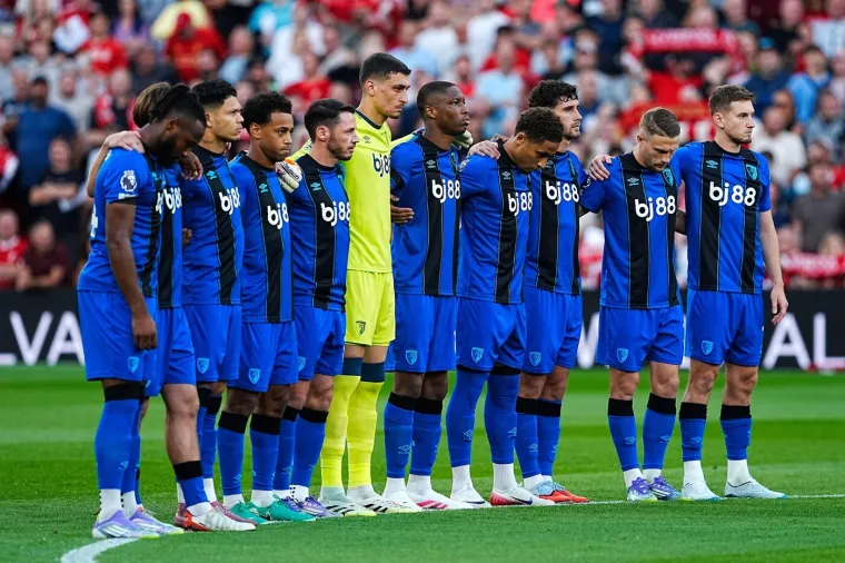 Emotivna noć: Ovako je Anfield odao počast tragično preminulim Diogu Joti i Andre Silvi