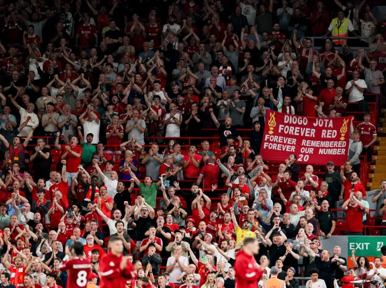 Emotivna noć: Ovako je Anfield odao počast tragično preminulim Diogu Joti i Andre Silvi