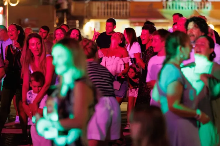 Baš su slatki! Zaljubljeni golupčići romantičnim plesom ukrali show u Petrčanima