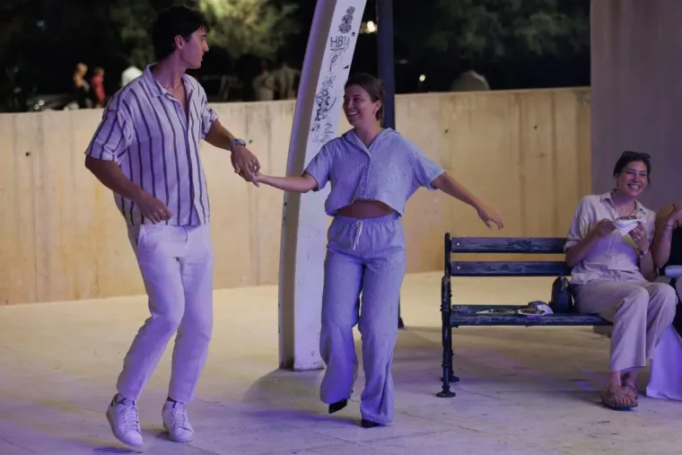 Baš su slatki! Zaljubljeni golupčići romantičnim plesom ukrali show u Petrčanima