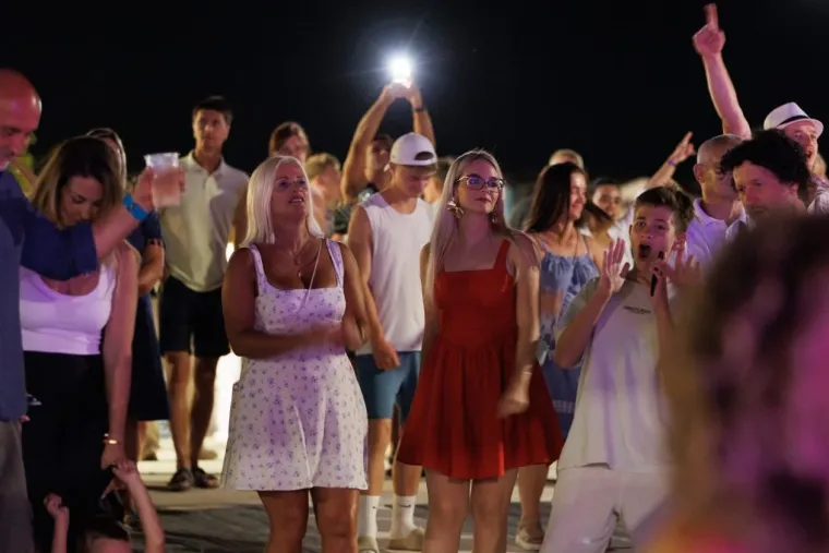 Baš su slatki! Zaljubljeni golupčići romantičnim plesom ukrali show u Petrčanima