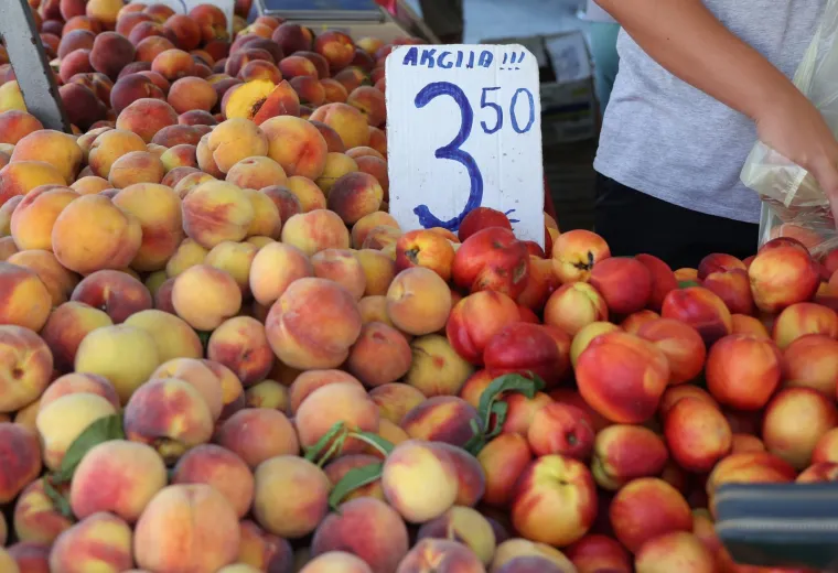 Grožđe, šljive, marelice - sve po 5 eura: Je li vam ovo normalno? Pogledajte cijene s tržnice na Jadranu