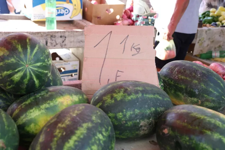 Grožđe, šljive, marelice - sve po 5 eura: Je li vam ovo normalno? Pogledajte cijene s tržnice na Jadranu