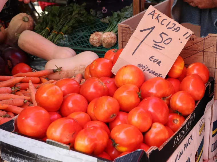 Grožđe, šljive, marelice - sve po 5 eura: Je li vam ovo normalno? Pogledajte cijene s tržnice na Jadranu