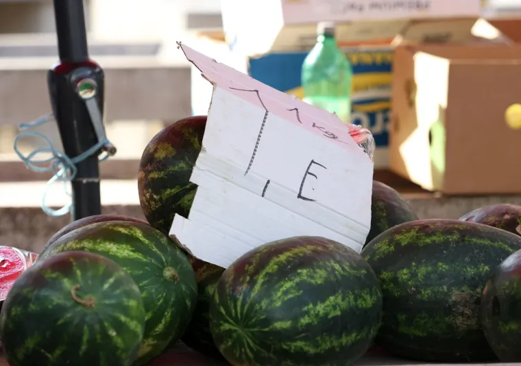 Grožđe, šljive, marelice - sve po 5 eura: Je li vam ovo normalno? Pogledajte cijene s tržnice na Jadranu