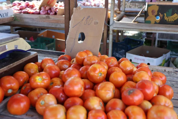 Grožđe, šljive, marelice - sve po 5 eura: Je li vam ovo normalno? Pogledajte cijene s tržnice na Jadranu