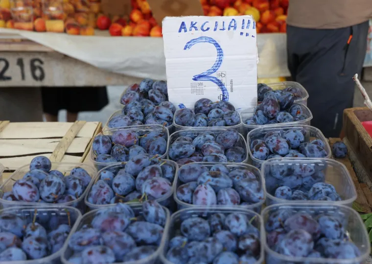 Grožđe, šljive, marelice - sve po 5 eura: Je li vam ovo normalno? Pogledajte cijene s tržnice na Jadranu
