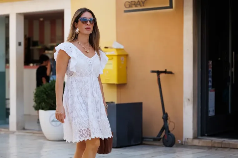 U nju je teško bilo ne gledati: Zanosna dama u bijelom bacila Zadar na koljena