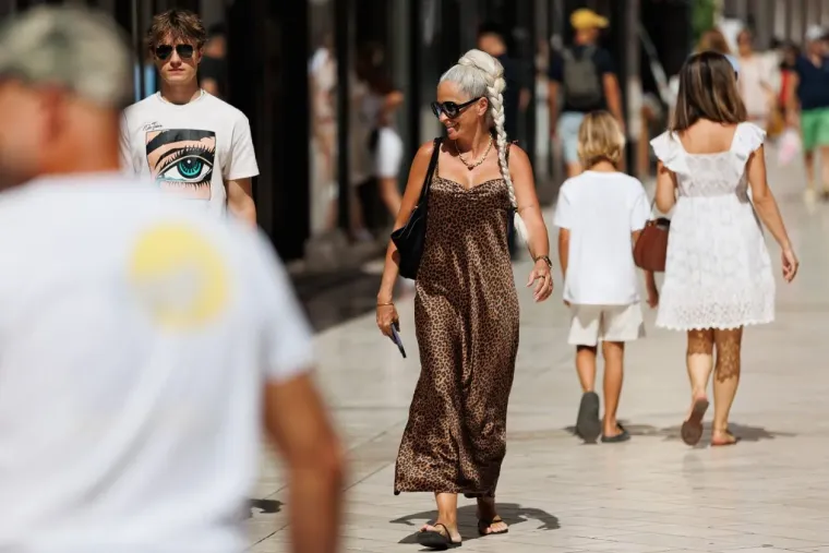 U nju je teško bilo ne gledati: Zanosna dama u bijelom bacila Zadar na koljena