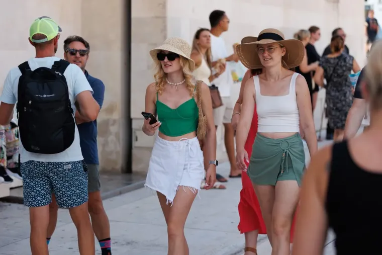 U nju je te&scaron;ko bilo ne gledati: Zanosna dama u bijelom bacila Zadar na koljena