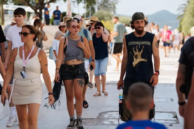 U nju je te&scaron;ko bilo ne gledati: Zanosna dama u bijelom bacila Zadar na koljena