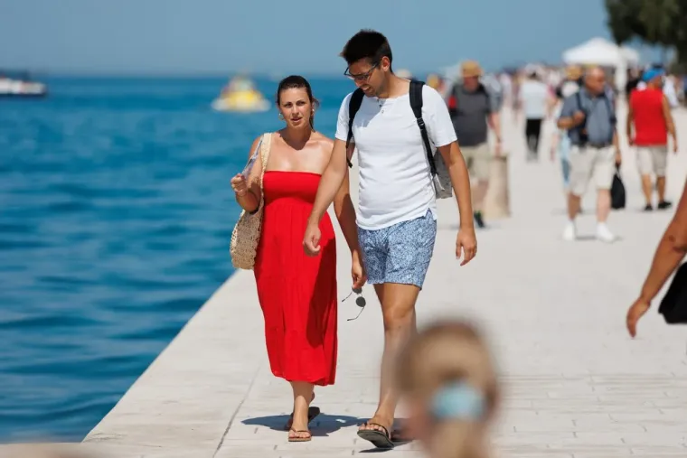 U nju je te&scaron;ko bilo ne gledati: Zanosna dama u bijelom bacila Zadar na koljena