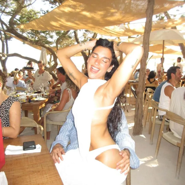 Kosovarka koju svi znaju pokazala najpoželjnije bikinije ljeta