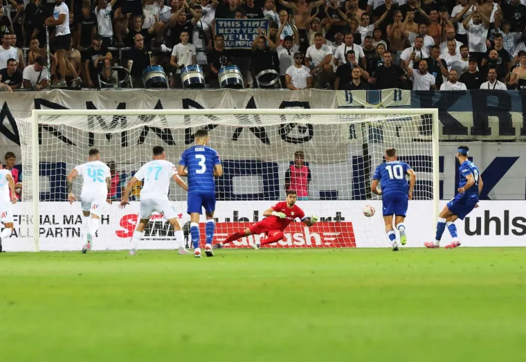 Ljepotice plijenile pažnju na Rujevici, a jedna situacija &scaron;okirala je čitav stadion