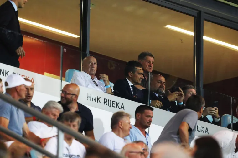 Ljepotice plijenile pažnju na Rujevici, a jedna situacija šokirala je čitav stadion