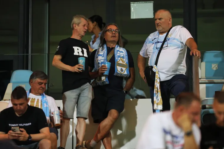 Ljepotice plijenile pažnju na Rujevici, a jedna situacija &scaron;okirala je čitav stadion