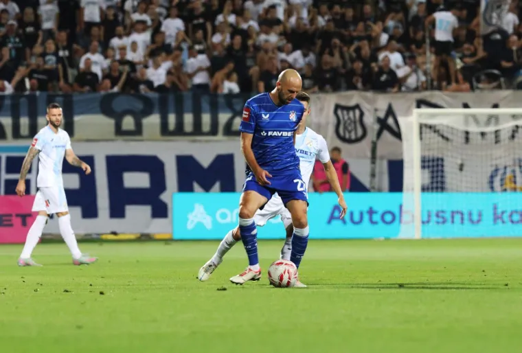 Ljepotice plijenile pažnju na Rujevici, a jedna situacija &scaron;okirala je čitav stadion
