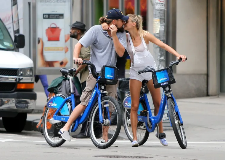 Biv&scaron;e DiCaprijeve djevojke: Slab je na plavu&scaron;e, a nova odabranica pozira u toplesu