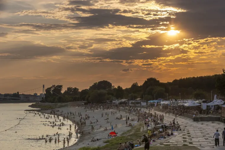 Prezgodne Osječanke zaigrale odbojku na pijesku na Kopiki: Ne zna&scaron; koja je ljep&scaron;a