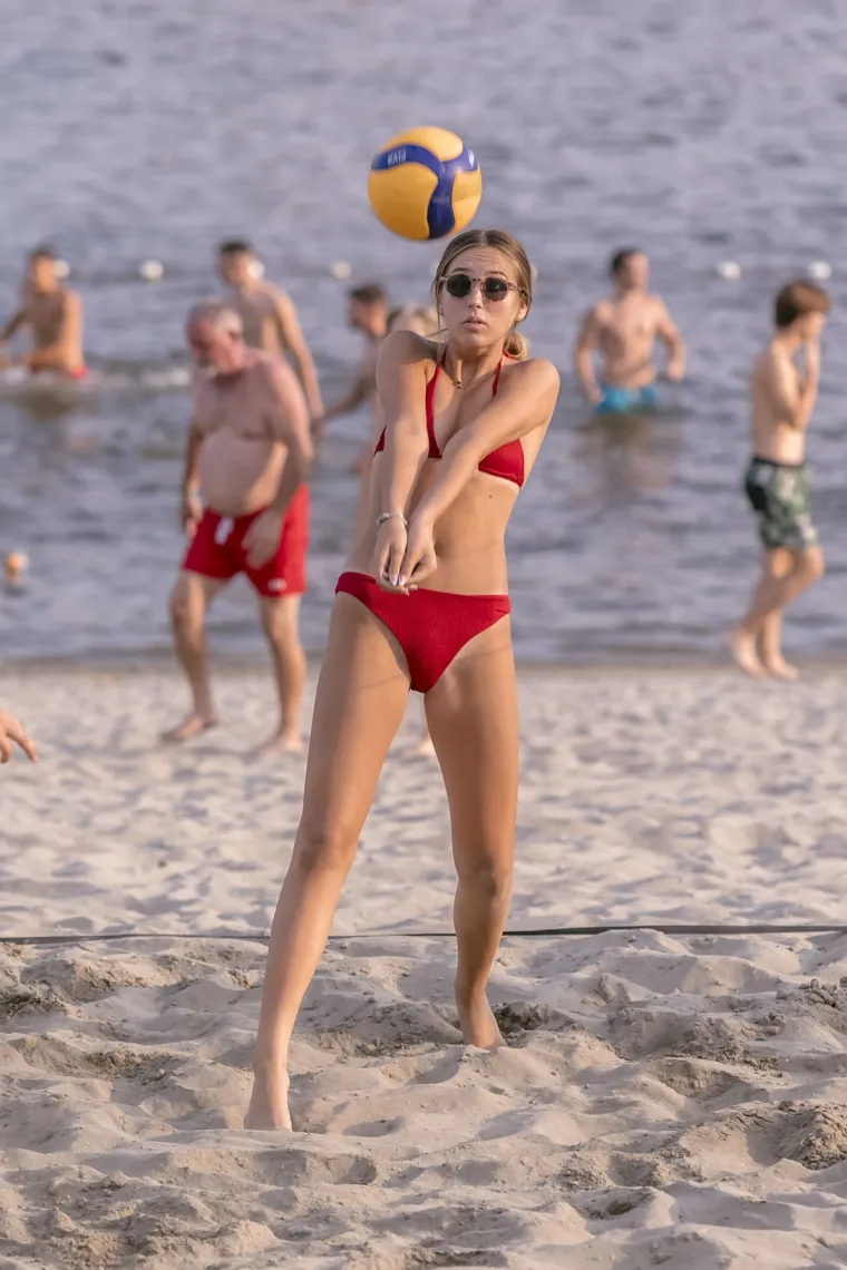 Prezgodne Osječanke zaigrale odbojku na pijesku na Kopiki: Ne znaš koja je ljepša