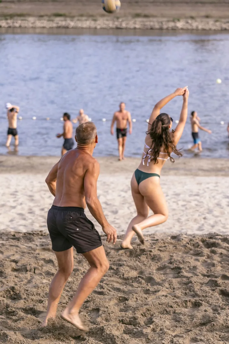 Prezgodne Osječanke zaigrale odbojku na pijesku na Kopiki: Ne zna&scaron; koja je ljep&scaron;a