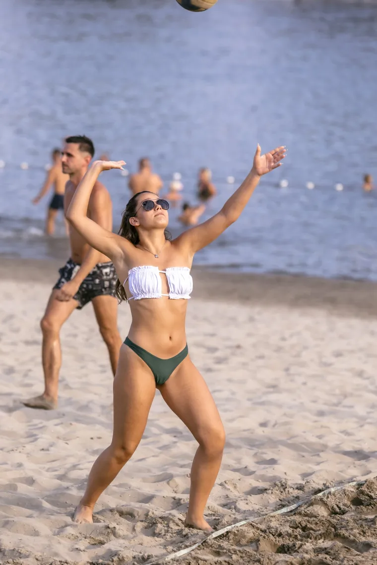 Prezgodne Osječanke zaigrale odbojku na pijesku na Kopiki: Ne zna&scaron; koja je ljep&scaron;a