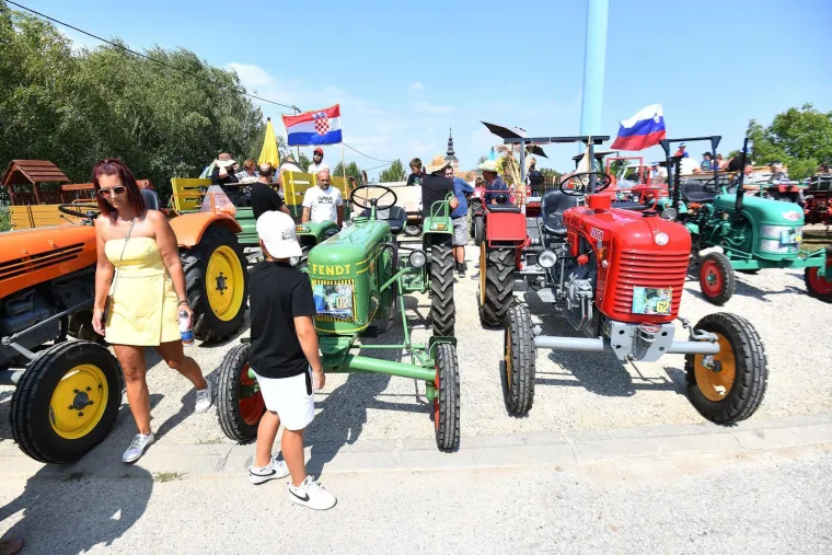 Šarmantno, šareno i bučno: Pogledajte kako je izgledao traktorski rally u srcu štrigovskih vinograda
